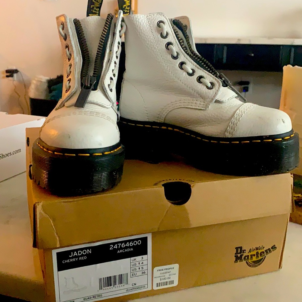 Dr Martens Airwair White